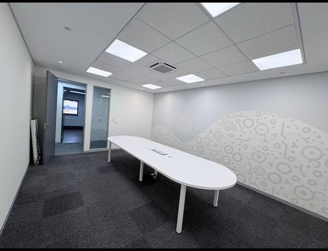 424M² OFFICE TO LET IN MIDRIDGE PARK